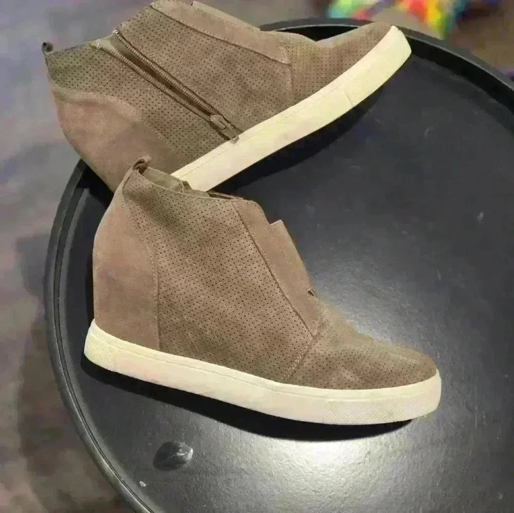 Steve Madden Leather Suade Hidden wedge Sneaker Size 10 Taupe